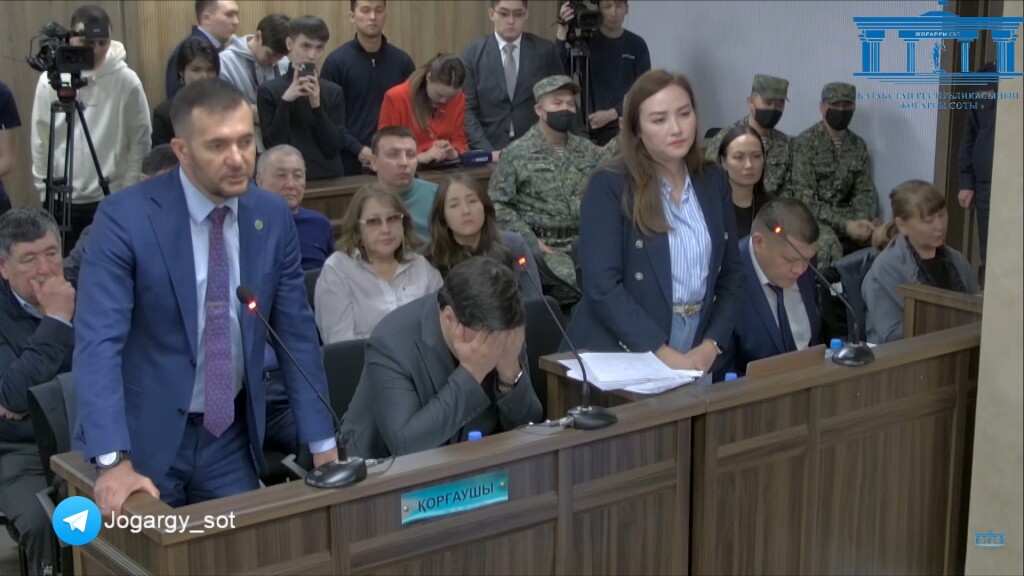 Родителям и брату Салтанат Нукеновой снова стало плохо в зале суда