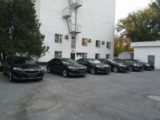 Шымкентские чиновники начали селфиться в общественном транспорте