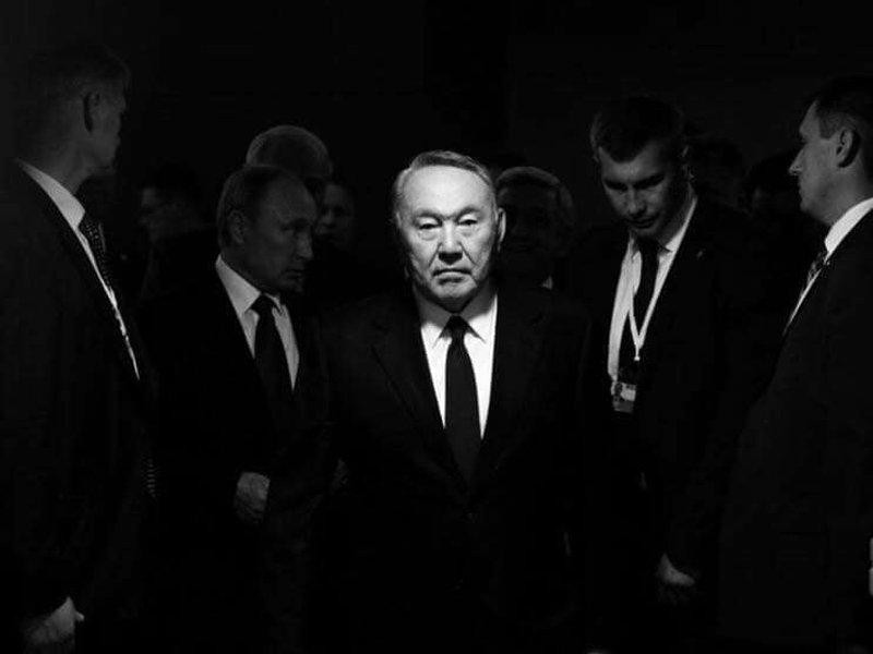 Казахстанцы начали повторять нашумевшее фото Назарбаева