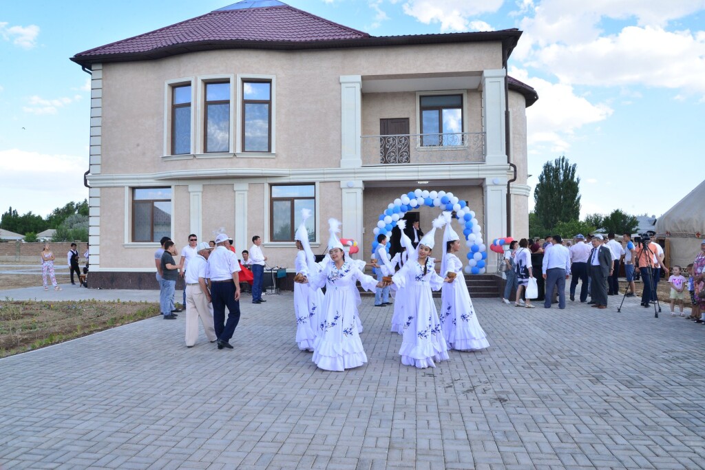 Шымкенттік танымал кәсіпкер Шахановқа шығармашылық үй салып берді 