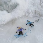 На снежных «холстах» дети из ВКО изобразили безопасность