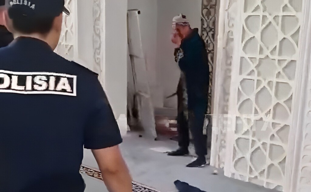 Психбольной кидался на прихожан мечети с ножом в Астане