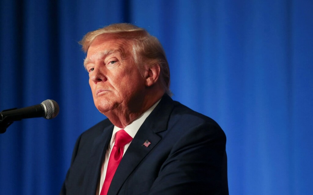 Трамп приостановил всю военную помощь Украине