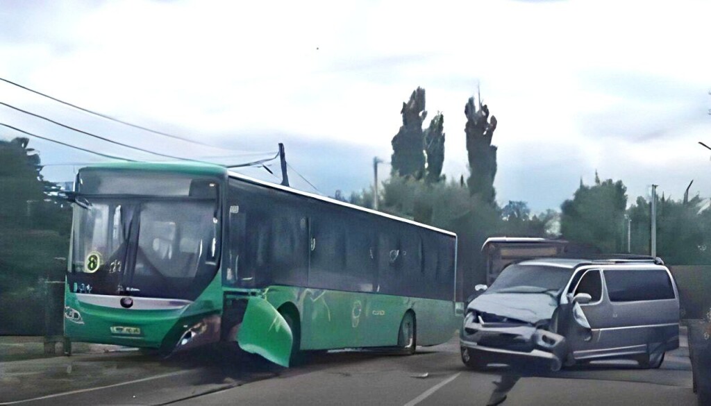 ДТП с автобусом вновь произошло в Алматы