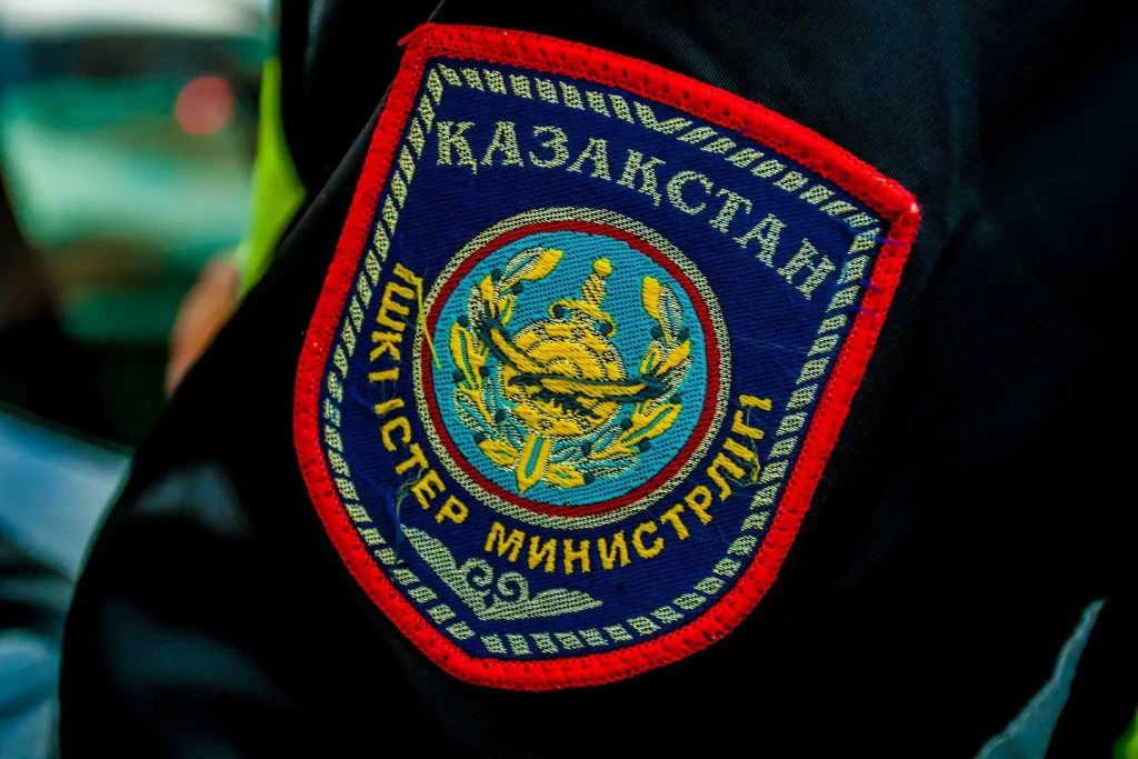 Высокопоставленного полицейского задержали в Шымкенте