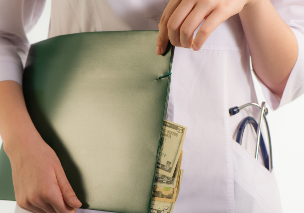 Врачи или банкиры? Как больницы области Абай крутили бюджет на депозитах и лечили без лицензий