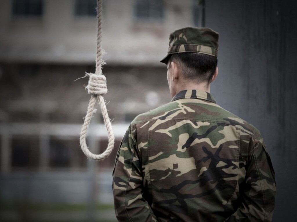 Военнослужащего нашли повешенным в Алматы