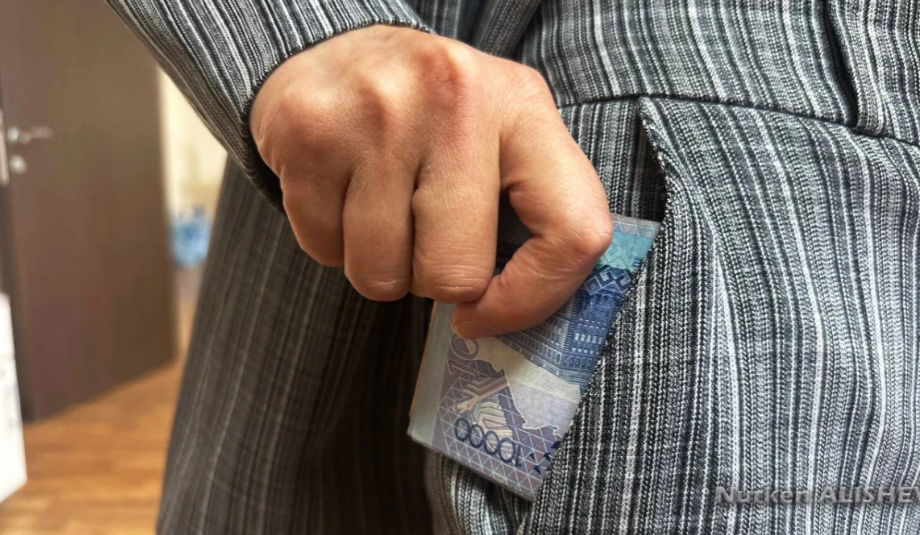 Руководителей противопожарной службы подозревают в получении взяток