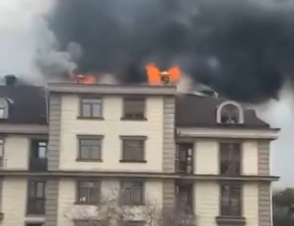 Пожар в элитном жилом комплексе в центре Алматы локализован