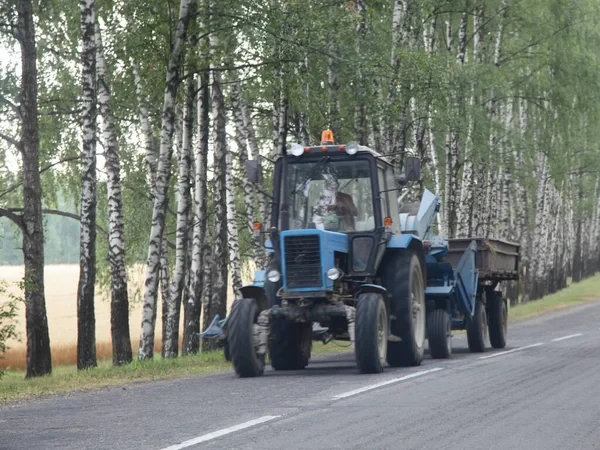 Полицейский на тракторе насмерть сбил человека