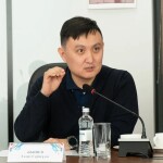 «Была куча кротовых нор для правильных людей»: политолог высказался о Конституции Казахстана