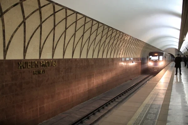 «Не метро, а аппендицит»: депутат призвал срочно достроить подземку в Алматы