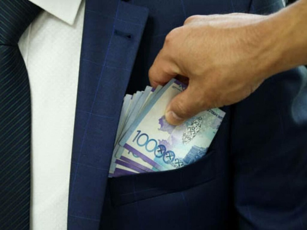 Где больше всего берут взятки в Казахстане