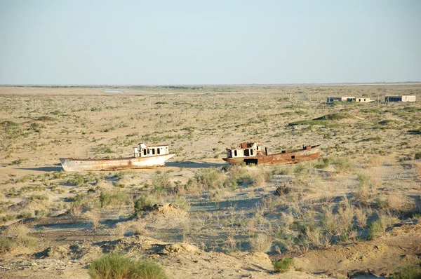 depositphotos_1388999-stock-photo-the-ships-in-desert