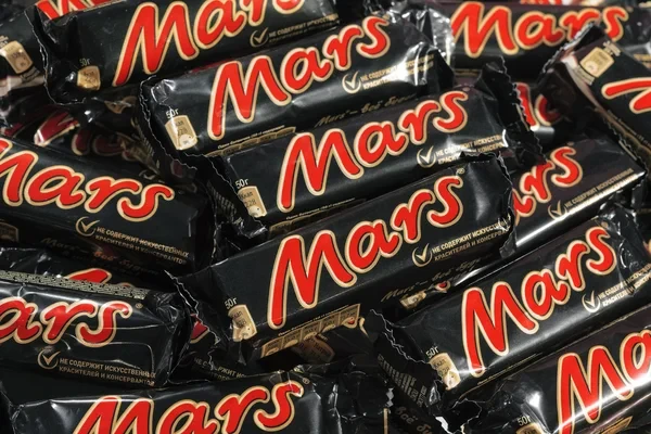 «Не ешьте Mars»: казахстанцев призвали есть конфеты отечественного производства