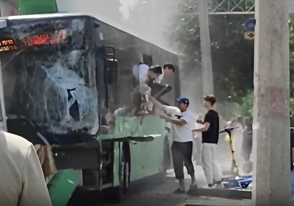 Виновницу смертельной аварии с автобусом в Алматы задержали