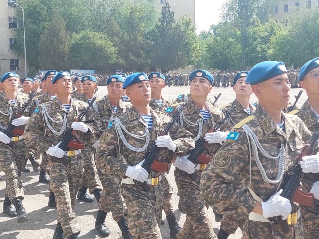 Как живут срочники в армии Казахстана